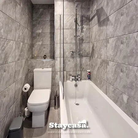 Noor Garden Co-living - Private Self-cater 펜션 맨체스터