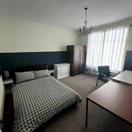 Homestay Double - Town & Nearby, 24h Bus, Airport-linked