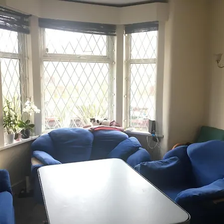 Double - Town & Nearby, 24h Bus, Airport-linked Homestay Manchester