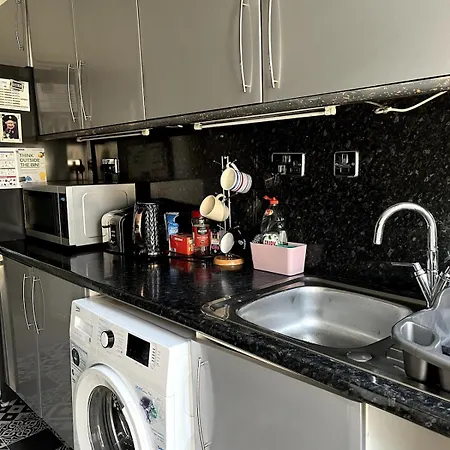 Homestay Double - Town & Nearby, 24h Bus, Airport-linked Manchester