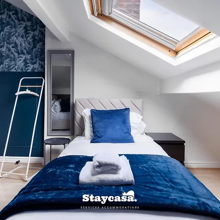 Tatil Evi Stylish 5-bed With Free Parking Sleeps 12! *