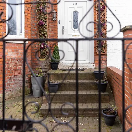 Holiday home Longsight Luxury 5br Free Parking Sleeps 12! Manchester