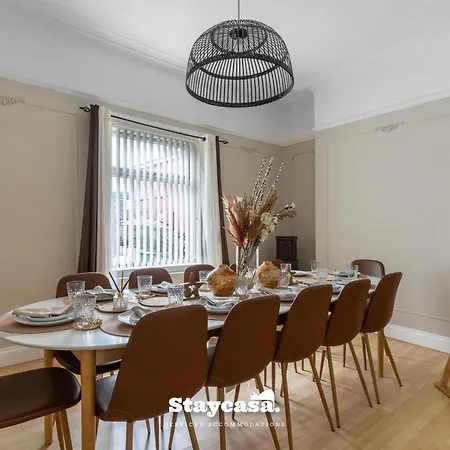 Holiday home Longsight Luxury 5br Free Parking Sleeps 12! Manchester