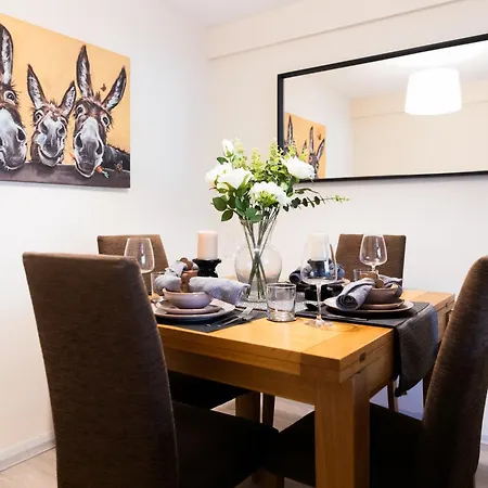 Forest View Mcr -didsbury Zen Sleeps 8 Holiday home