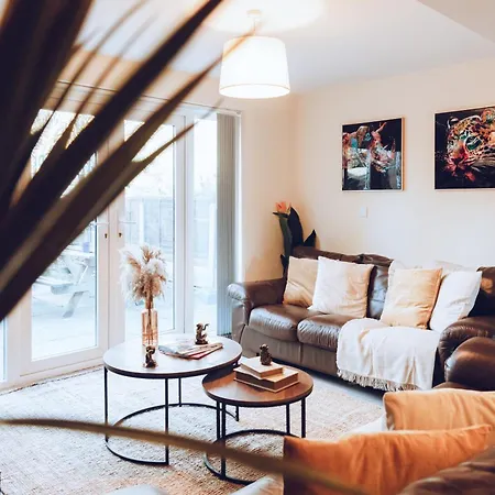 Forest View Mcr -didsbury Zen Sleeps 8 Holiday home