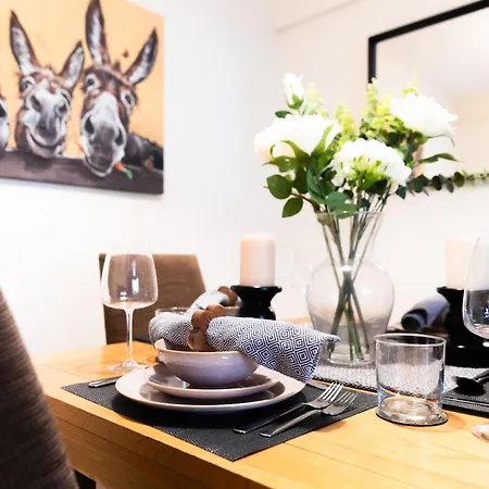 Forest View Mcr -didsbury Zen Sleeps 8 Holiday home *