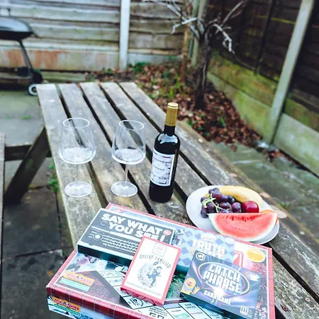 Forest View Mcr -didsbury Zen Sleeps 8 Holiday home *