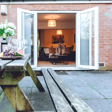 Forest View Mcr -didsbury Zen Sleeps 8 Holiday home *