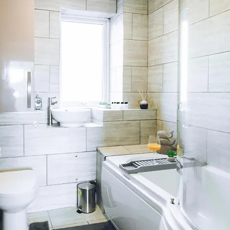 Holiday home Forest View Mcr -didsbury Zen Sleeps 8