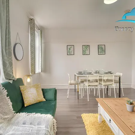 Charming Near Old Trafford * マンチェスター