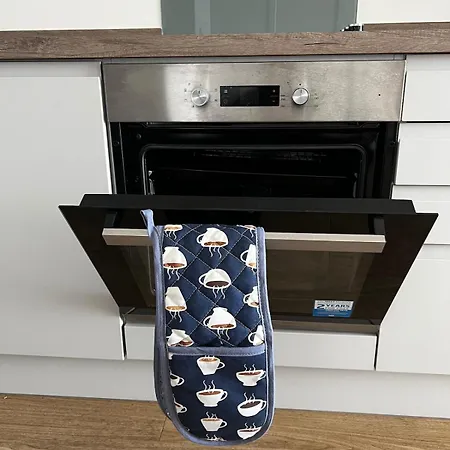 2 Bedroom Centre Dec *