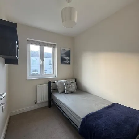 Apartment Large 3 Bed House Near Etihad And Coop Live Manchester