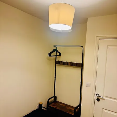 Large 3 Bed House Near Etihad And Coop Live *