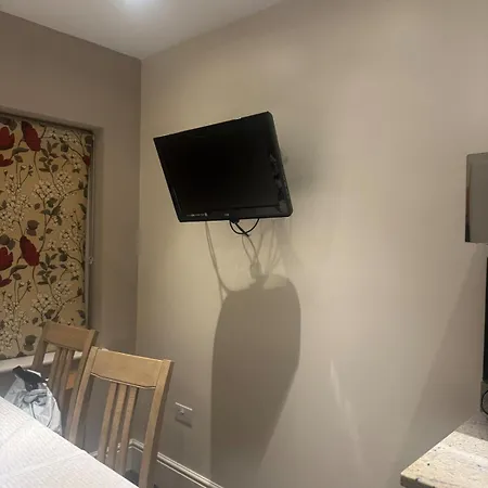 Large 3 Bed - Coop Live -free Parking Διαμέρισμα *