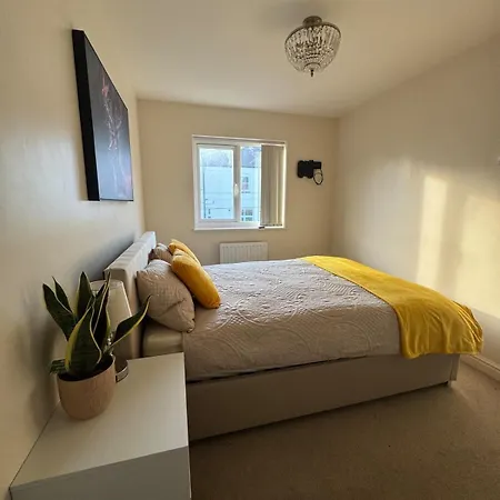 Large 3 Bed House Near Etihad And Coop Live Apartment Manchester