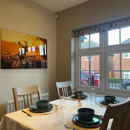 Large 3 Bed - Coop Live -free Parking * Manchester