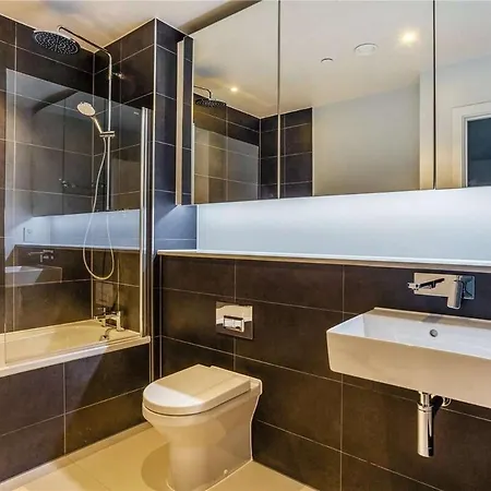 Spacious In Mcr With Terrace, Gym * مانشستر