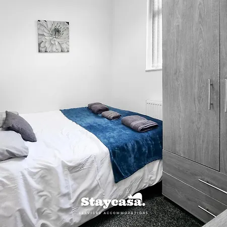 The Cowesby 4-bed Street Parking Manchester