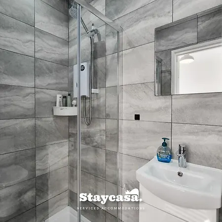 Casa vacanze The Cowesby 4-bed Street Parking