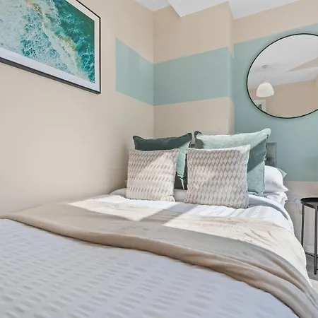 Luxe Hideaway 2bed Parking 맨체스터