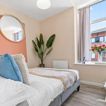 Luxe Hideaway 2bed Parking * 맨체스터