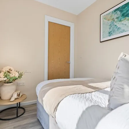 Luxe Hideaway 2bed Parking 맨체스터