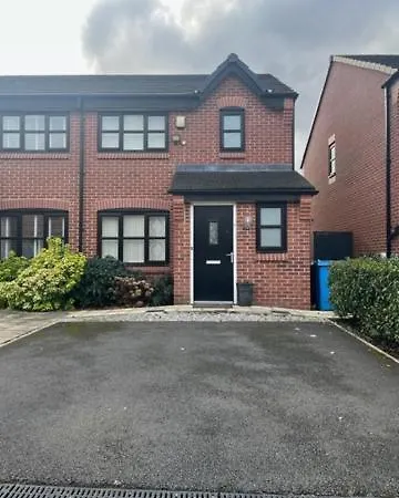 Modern 3 Bed Semi-detached * Manchester