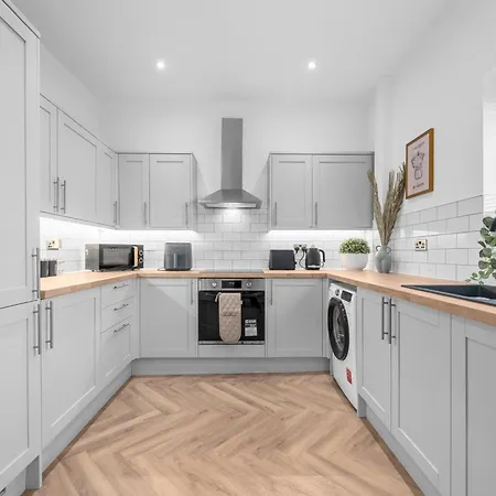بيت للعطل Modern Prestwich Near Heaton Park & Links