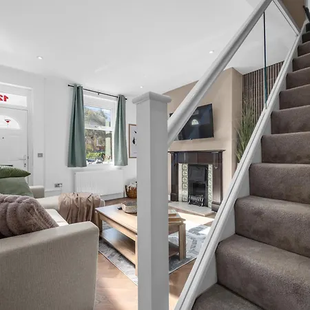 Modern Prestwich Near Heaton Park & Links *