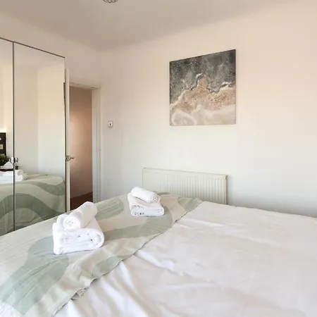 Cosy 3 Bedroom House In Quiet Residential Area