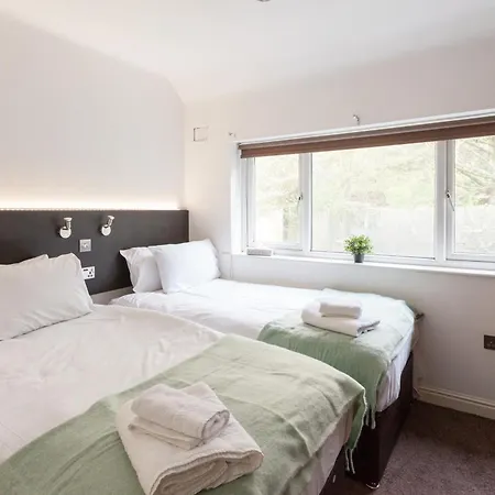 Cosy 3 Bedroom House In Quiet Residential Area Manchester