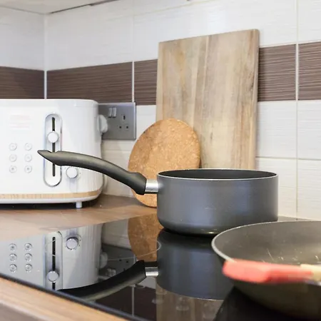 Cosy 3 Bedroom House In Quiet Residential Area Lejlighed
