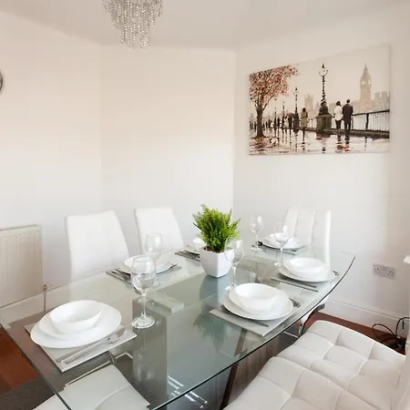 Cosy 3 Bedroom House In Quiet Residential Area