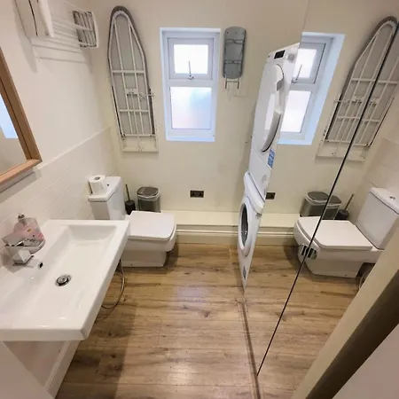 Littleton Co-Living - Private Room Self-Cater Holiday home