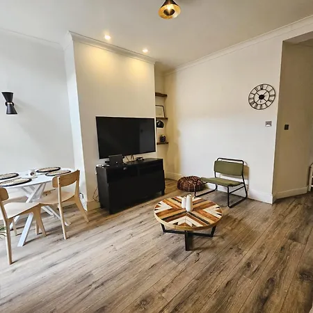 Littleton Co-Living - Private Room Self-Cater Holiday home Manchester