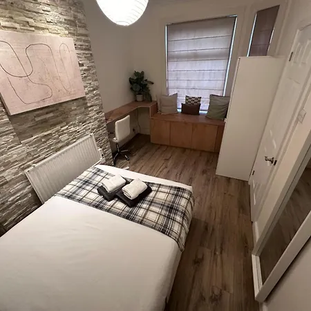 Littleton Co-living - Private Self-cater * Manchester