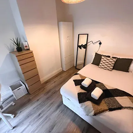 Littleton Co-Living - Private Room Self-Cater Holiday home