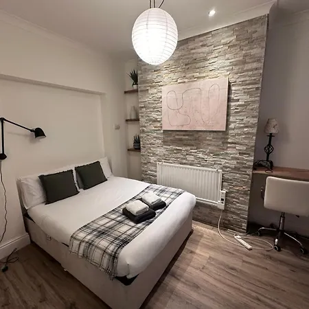 Holiday home Littleton Co-Living - Private Room Self-Cater *