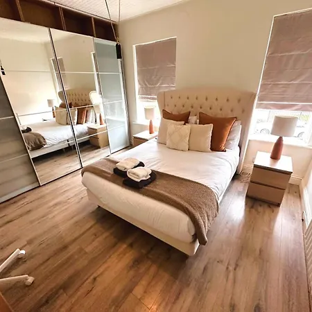 Littleton Co-Living - Private Room Self-Cater Holiday home *