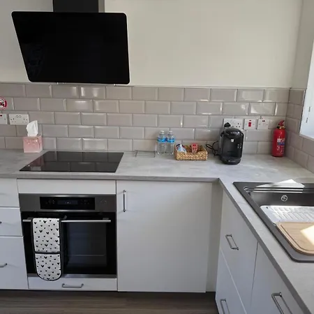 Appt - Sleeps 2 - Free Parking - 5min-metro * Manchester