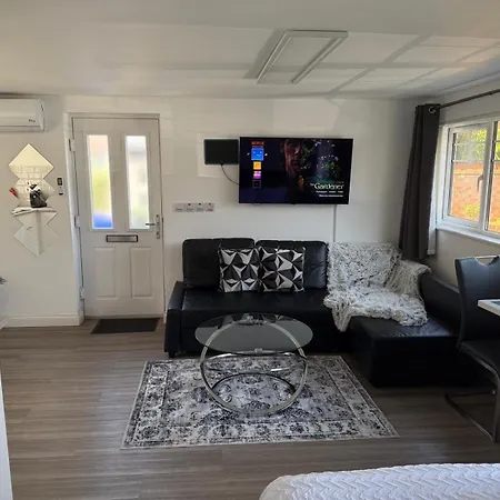 Appt - Sleeps 2 - Free Parking - 5min-metro Apartamento