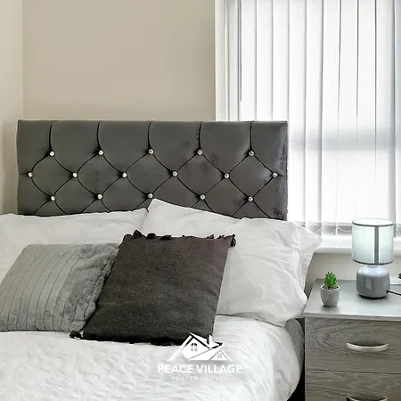 Ashton Co-living - Private Self-cater * Manchester