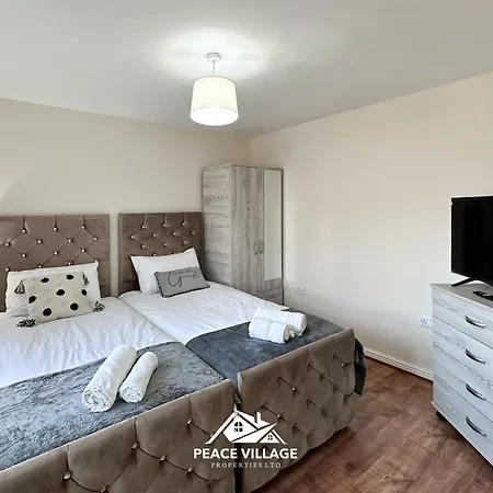 Ashton Co-living - Private Self-cater Holiday home *