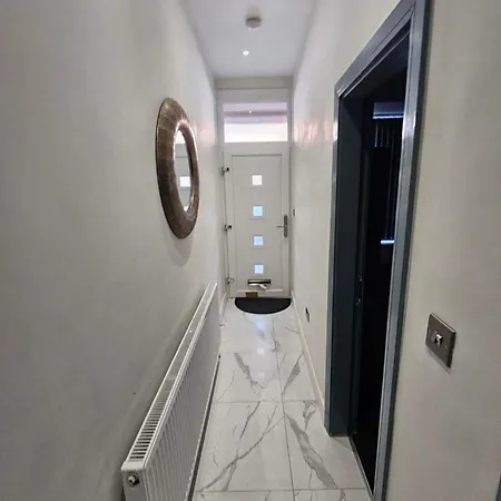 Beresford Co-living - Private Self-cater Manchester