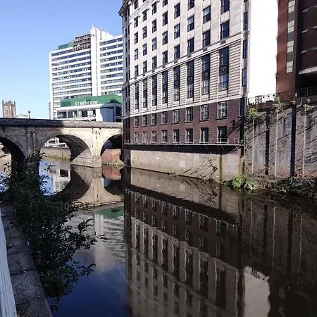 Spacious Homely Manchester City Stay Near Ao Arena And Shopping Centre With 500Mbps Internet & Netflix *