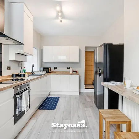 Vakantiehuis Monton Co-living - Private Self-cater Manchester