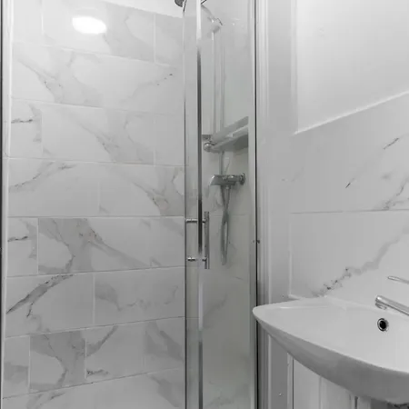 Mauldeth Co-living - Private Self-cater מנצ'סטר