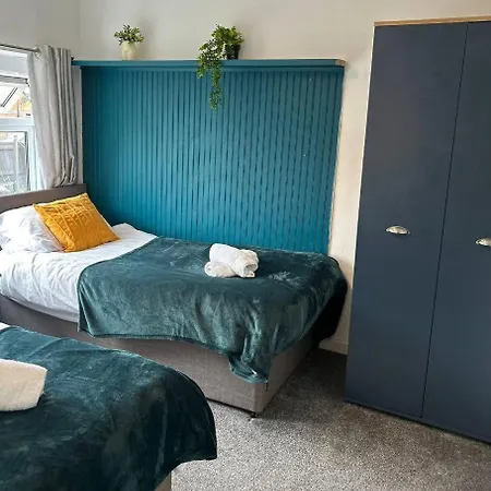 Holiday home Long 3br House With Parking