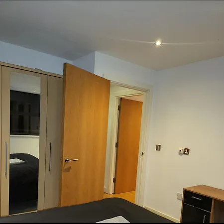 1room In Enjoyable 2 Bedroom R2