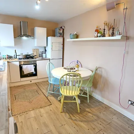 Pass The Keys Cosy Retreat Near Old Trafford With Free Parking